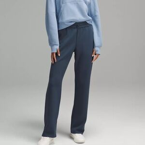 Lululemon Softstreme High-Rise Pant
Regular